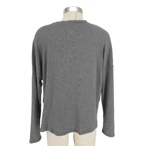 Tinsel Shirt Gray Long Sleeve Rib Knit Button Up V Neck Top Petite - Picture 4 of 8